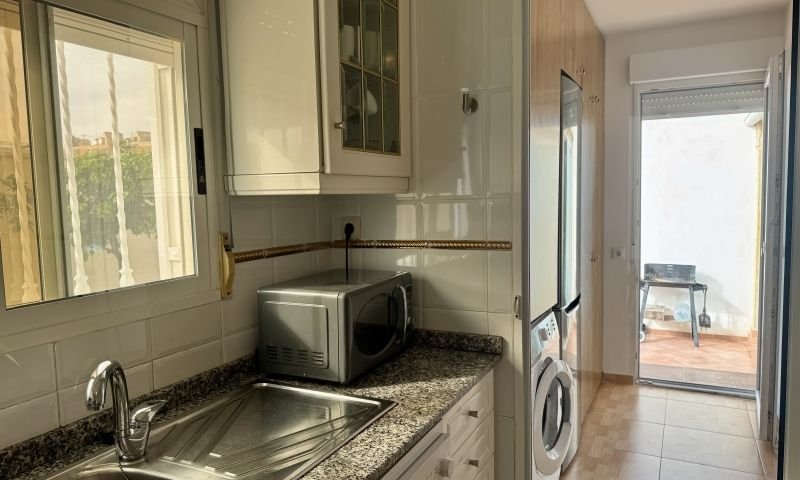 Detached villa with 4 bedrooms, 2 bathrooms, a roof terrace and a garage in Aguas Nuevas