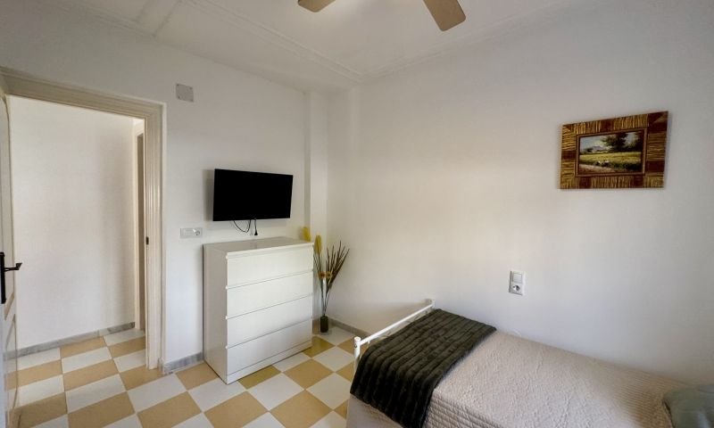Detached villa with 4 bedrooms, 2 bathrooms, a roof terrace and a garage in Aguas Nuevas