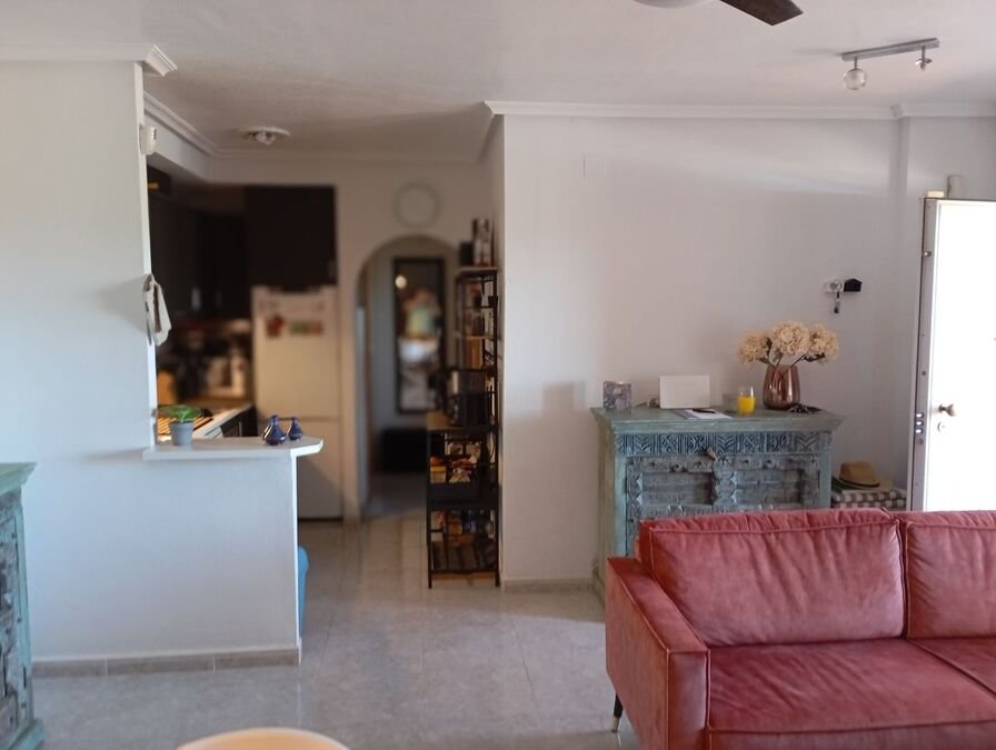 Ground floor apartment with 2 bedrooms, 1 bathroom, a parking space and a communal swimming pool