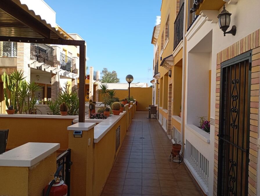 Terraced house with 2 bedrooms, 1 bathroom, a guest toilet, a roof terrace and a communal swimming pool