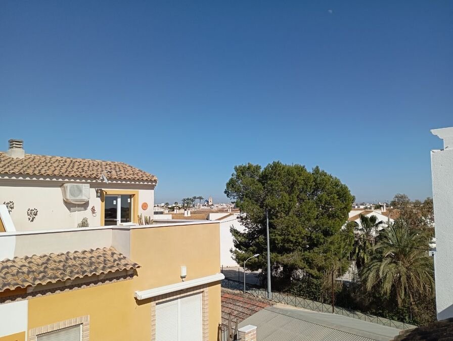 Terraced house with 2 bedrooms, 1 bathroom, a guest toilet, a roof terrace and a communal swimming pool