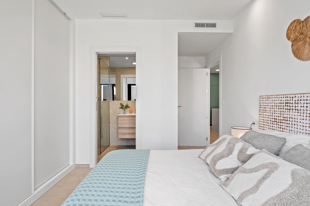 Penthouses with 3 bedrooms, 2 bathrooms, roof terrace, private parking and communal pool at La Serena Golf