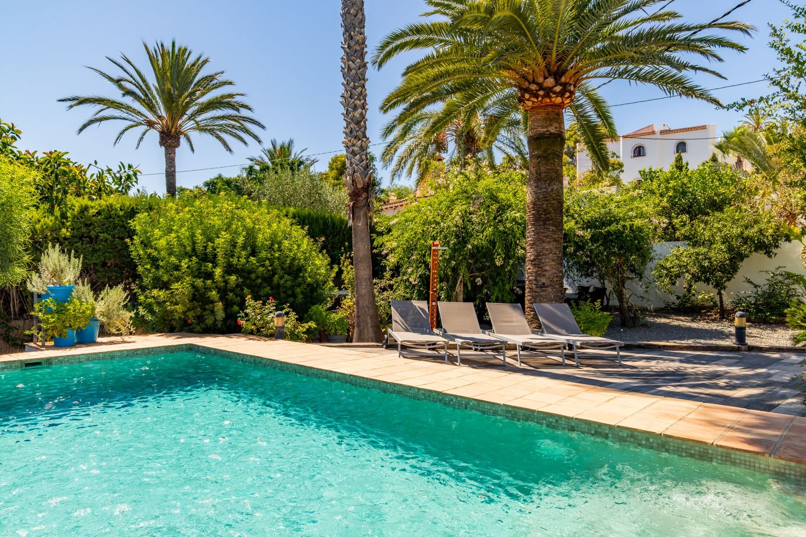 Villa with 3 bedrooms, 2 bathrooms and private pool only 300 m from the sea