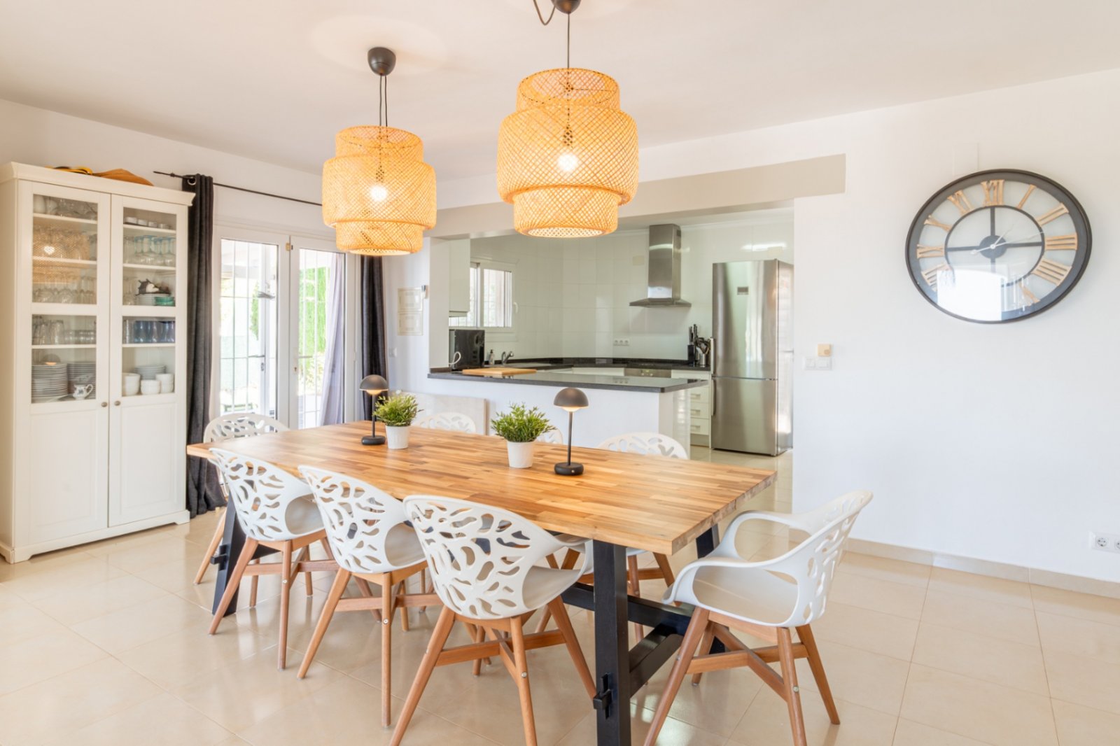 Villa with 4 bedrooms, 3 bathrooms, guest toilet, private pool and fantastic sea views