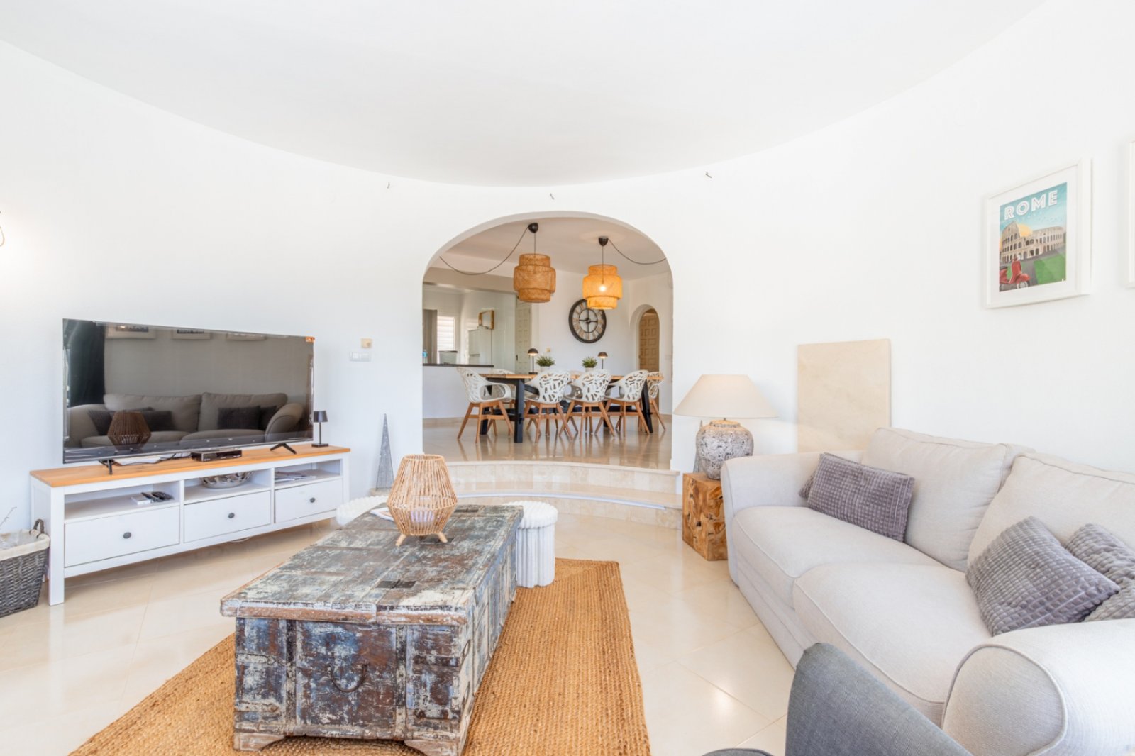 Villa with 4 bedrooms, 3 bathrooms, guest toilet, private pool and fantastic sea views