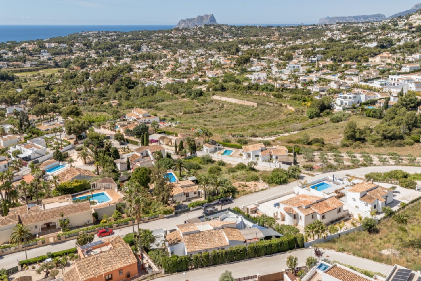 Villa with 4 bedrooms, 3 bathrooms, guest toilet, private pool and fantastic sea views