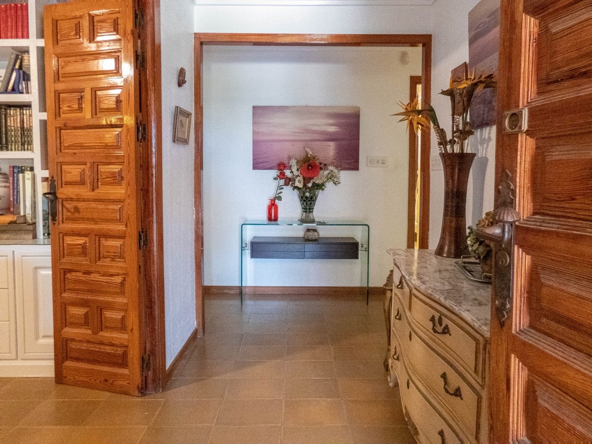 Attractive single-storey villa with 268 m2 of living space on 800 m2 of land
