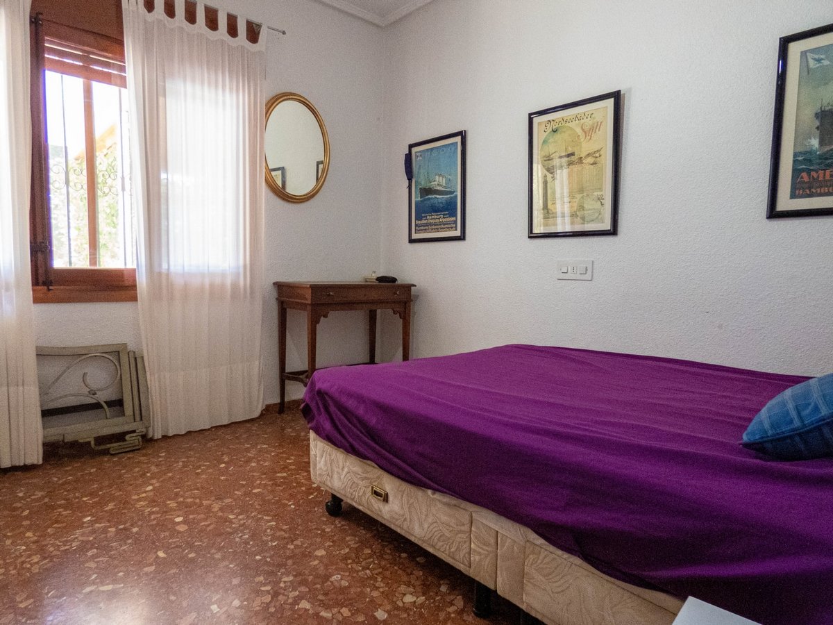 Attractive single-storey villa with 268 m2 of living space on 800 m2 of land