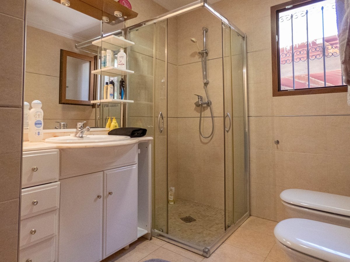 Attractive single-storey villa with 268 m2 of living space on 800 m2 of land