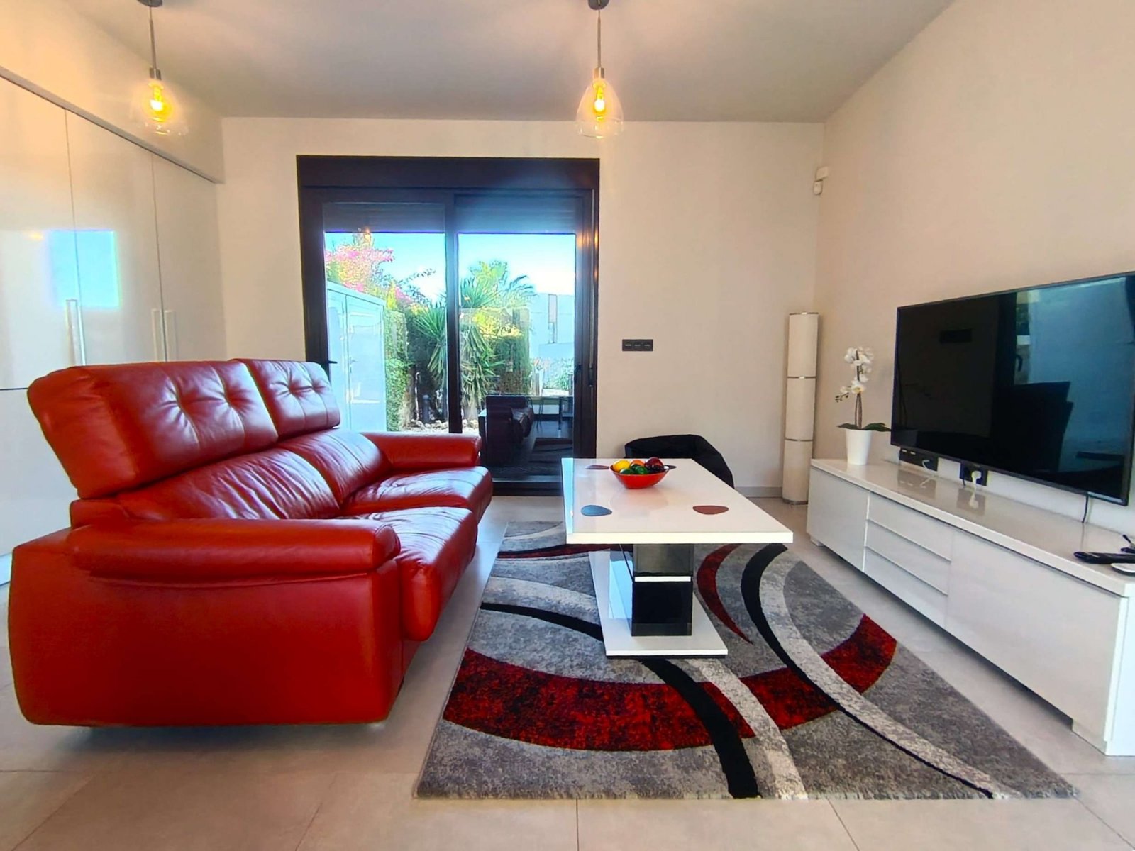 Ground-floor flat with 2 bedrooms, 2 bathrooms, off road parking and a communal swimming pool at La Finca Golf Resort