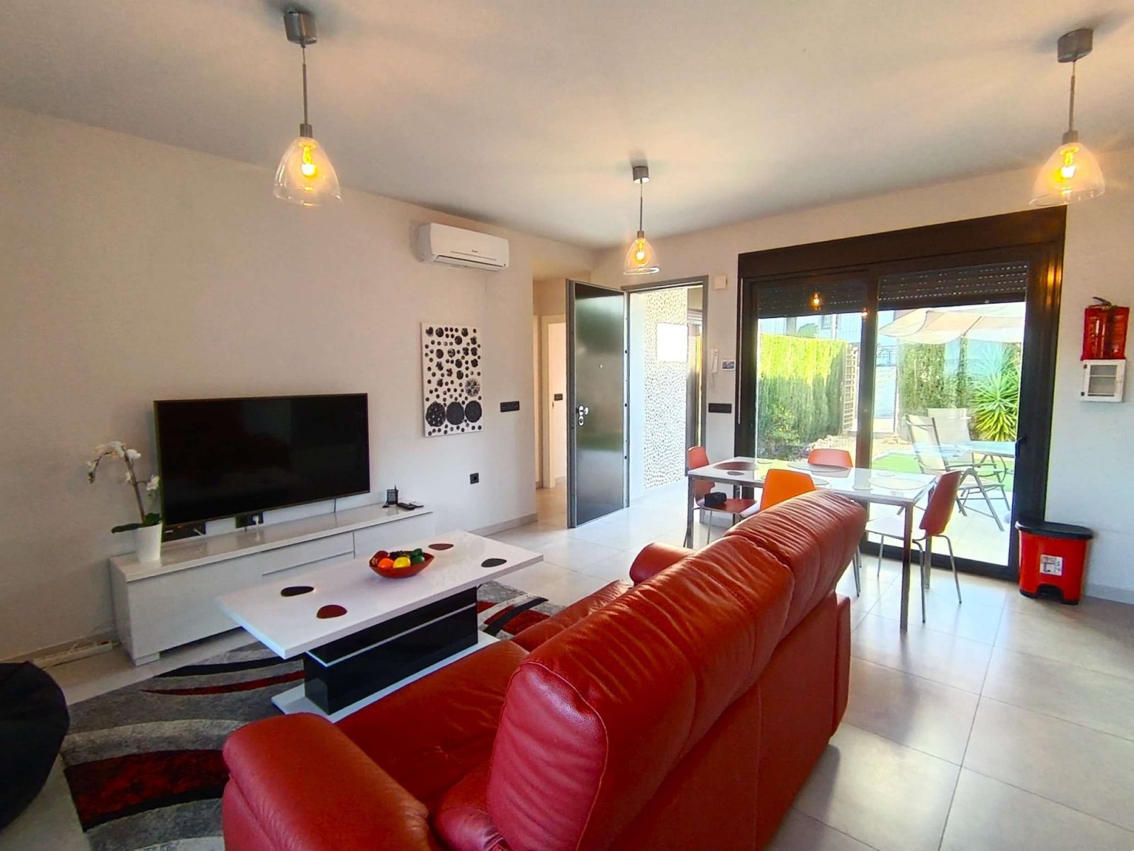Ground-floor flat with 2 bedrooms, 2 bathrooms, off road parking and a communal swimming pool at La Finca Golf Resort