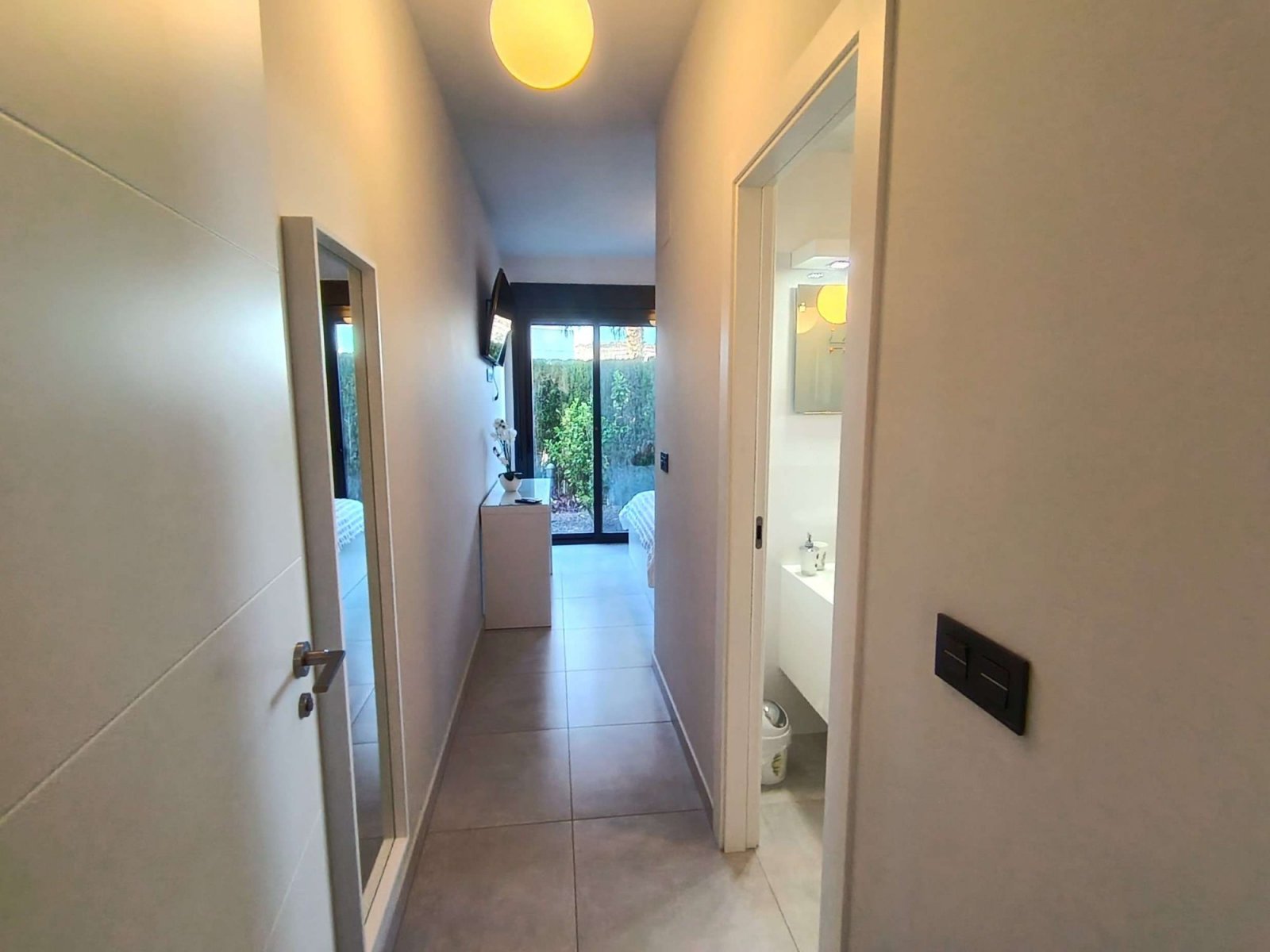 Ground-floor flat with 2 bedrooms, 2 bathrooms, off road parking and a communal swimming pool at La Finca Golf Resort