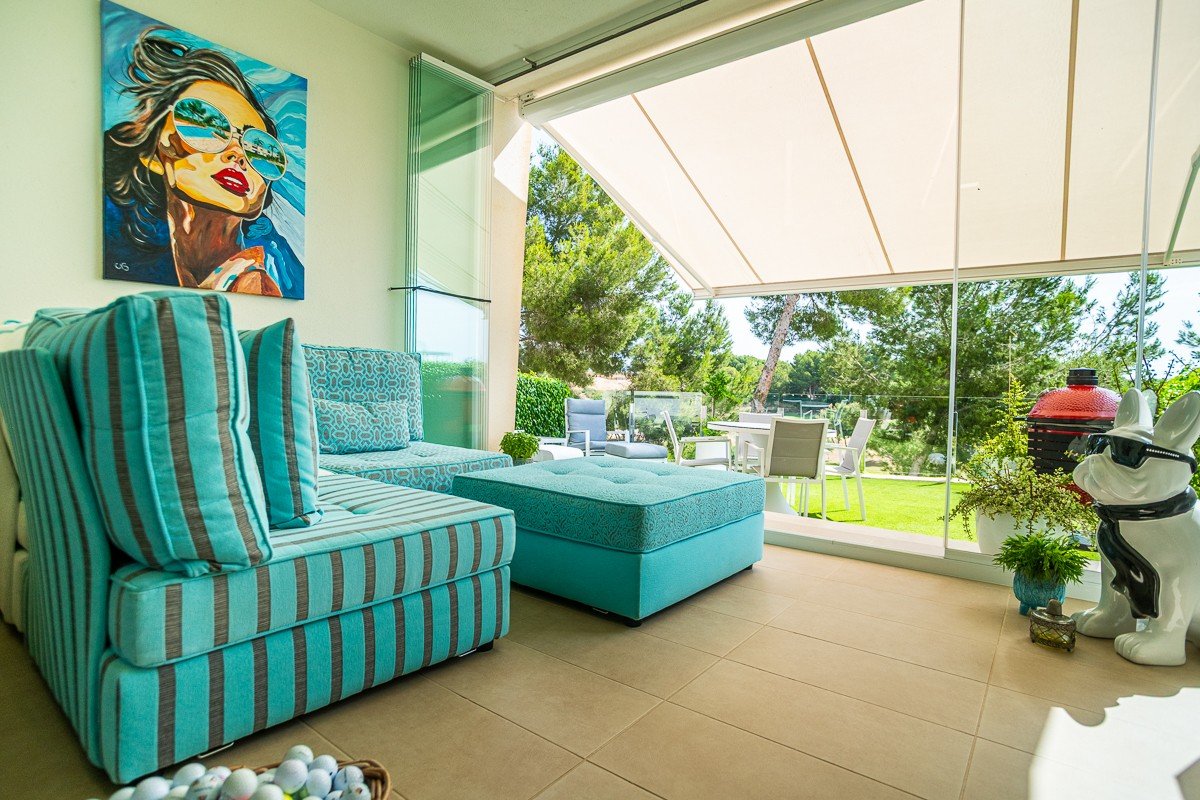 Ground floor flat with 2 bedrooms, 2 bathrooms, private garden and communal pool in the Lo Romero golf complex
