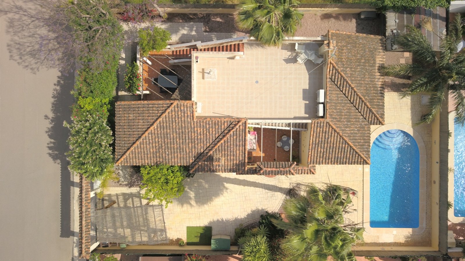 Villa with 3 bedrooms, 2 bathrooms, a roof terrace and a private swimming pool
