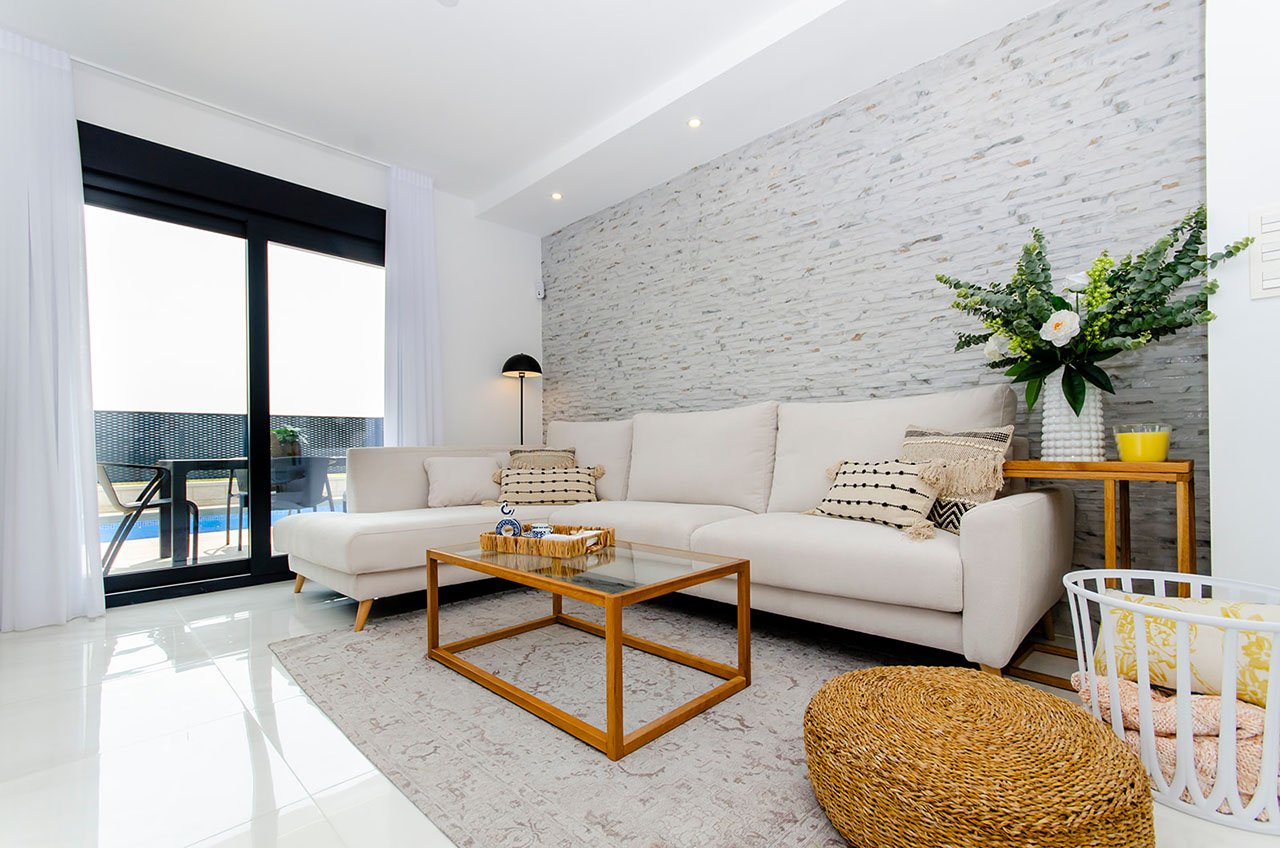 Semi-detached villas with 3 bedrooms, 2 bathrooms and private pool in a golf complex