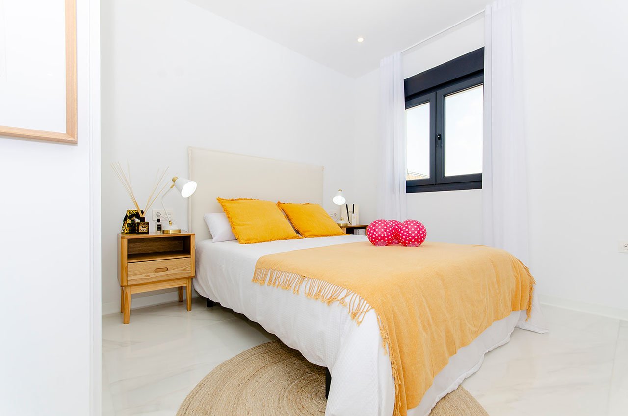 Semi-detached villas with 3 bedrooms, 2 bathrooms and private pool in a golf complex