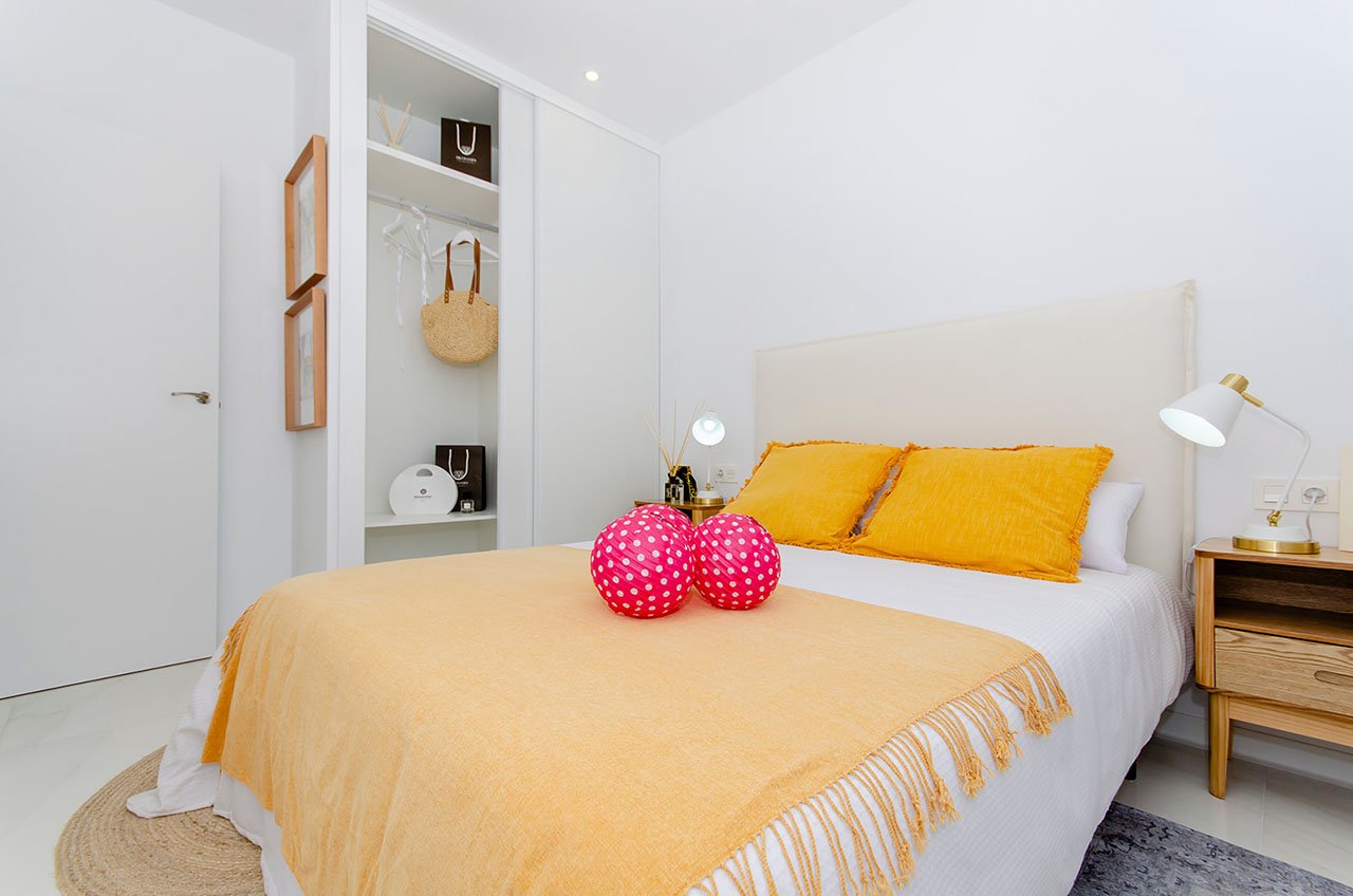 Semi-detached villas with 3 bedrooms, 2 bathrooms and private pool in a golf complex