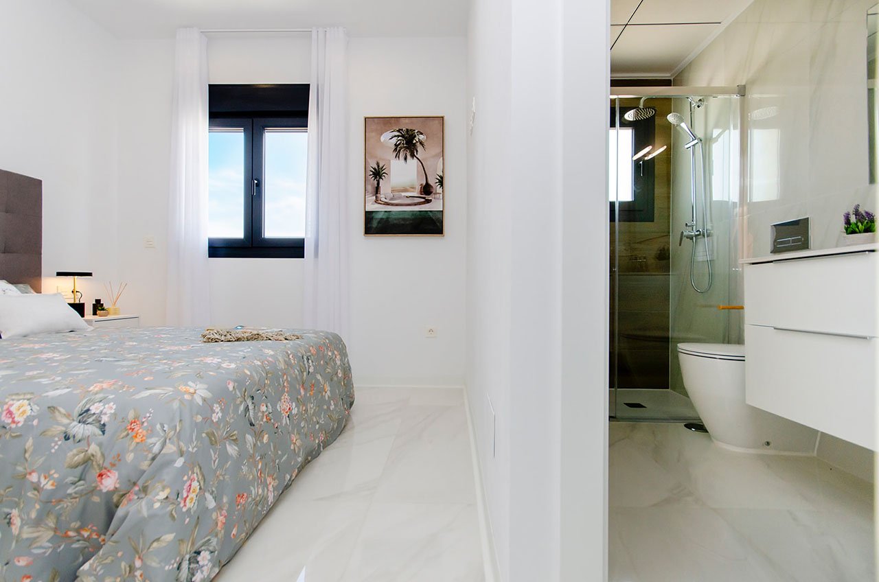 Semi-detached villas with 3 bedrooms, 2 bathrooms and private pool in a golf complex