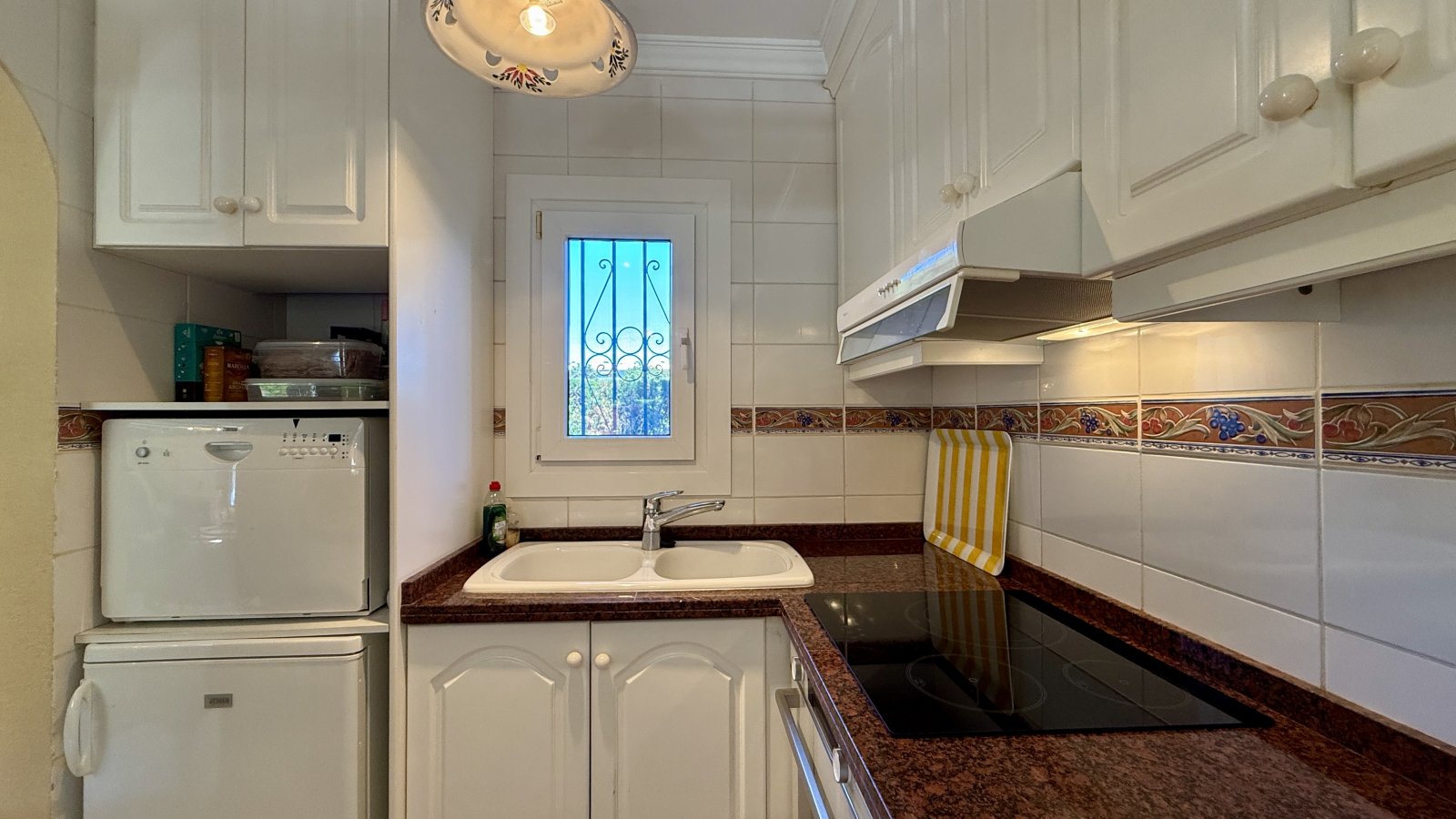 Very well maintained terraced house with 3 bedrooms in the popular El Palmar holiday complex with large pool area
