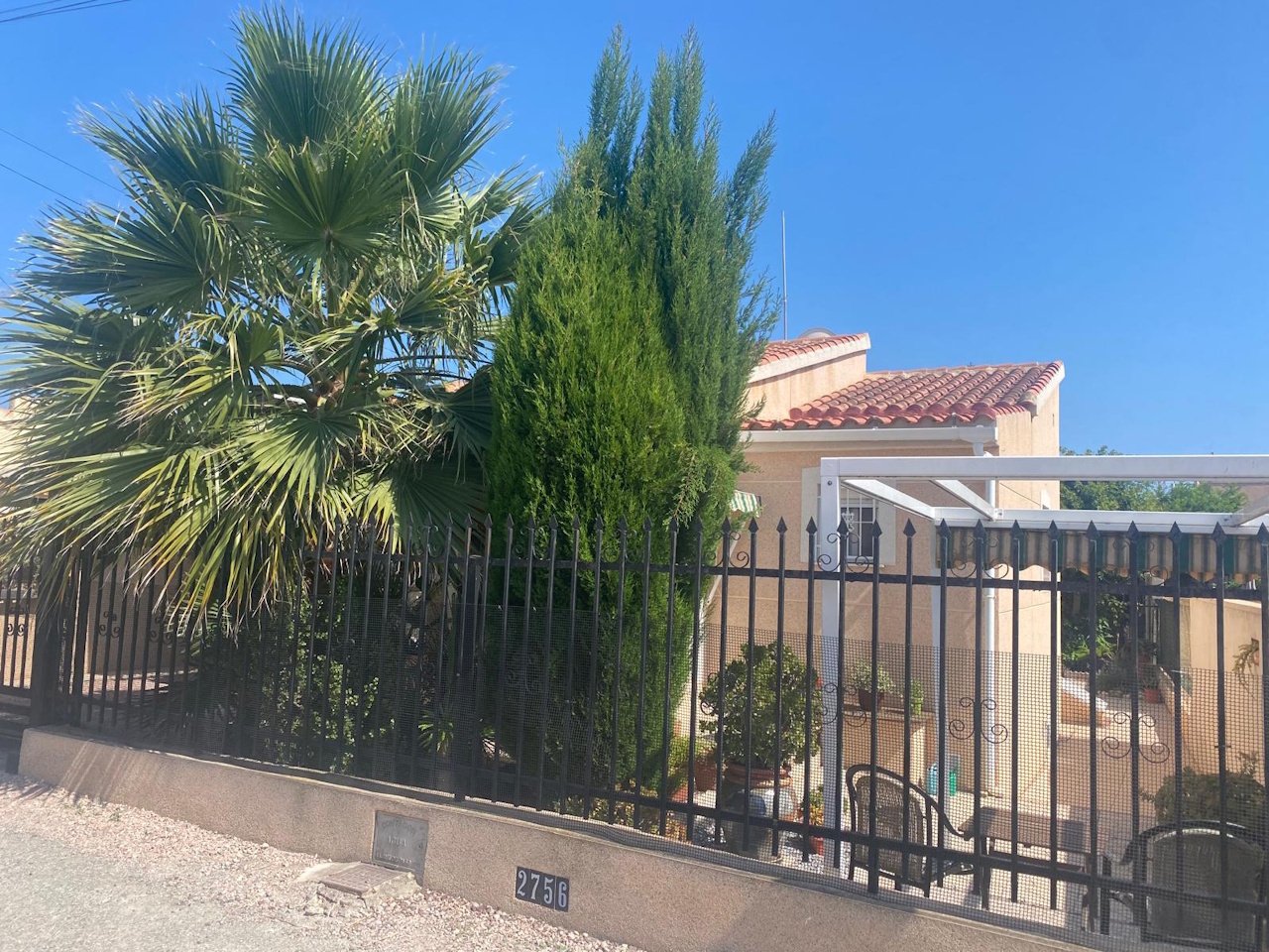 3 bedroom, 1 bathroom Villa with roof terrace and carport in a quiet location