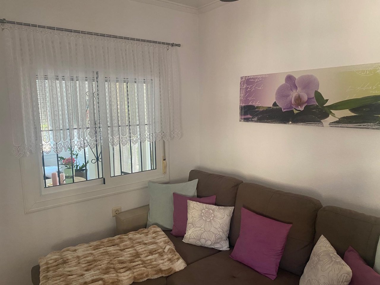 3 bedroom, 1 bathroom Villa with roof terrace and carport in a quiet location