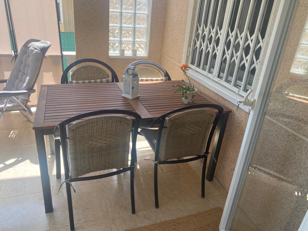 3 bedroom, 1 bathroom Villa with roof terrace and carport in a quiet location