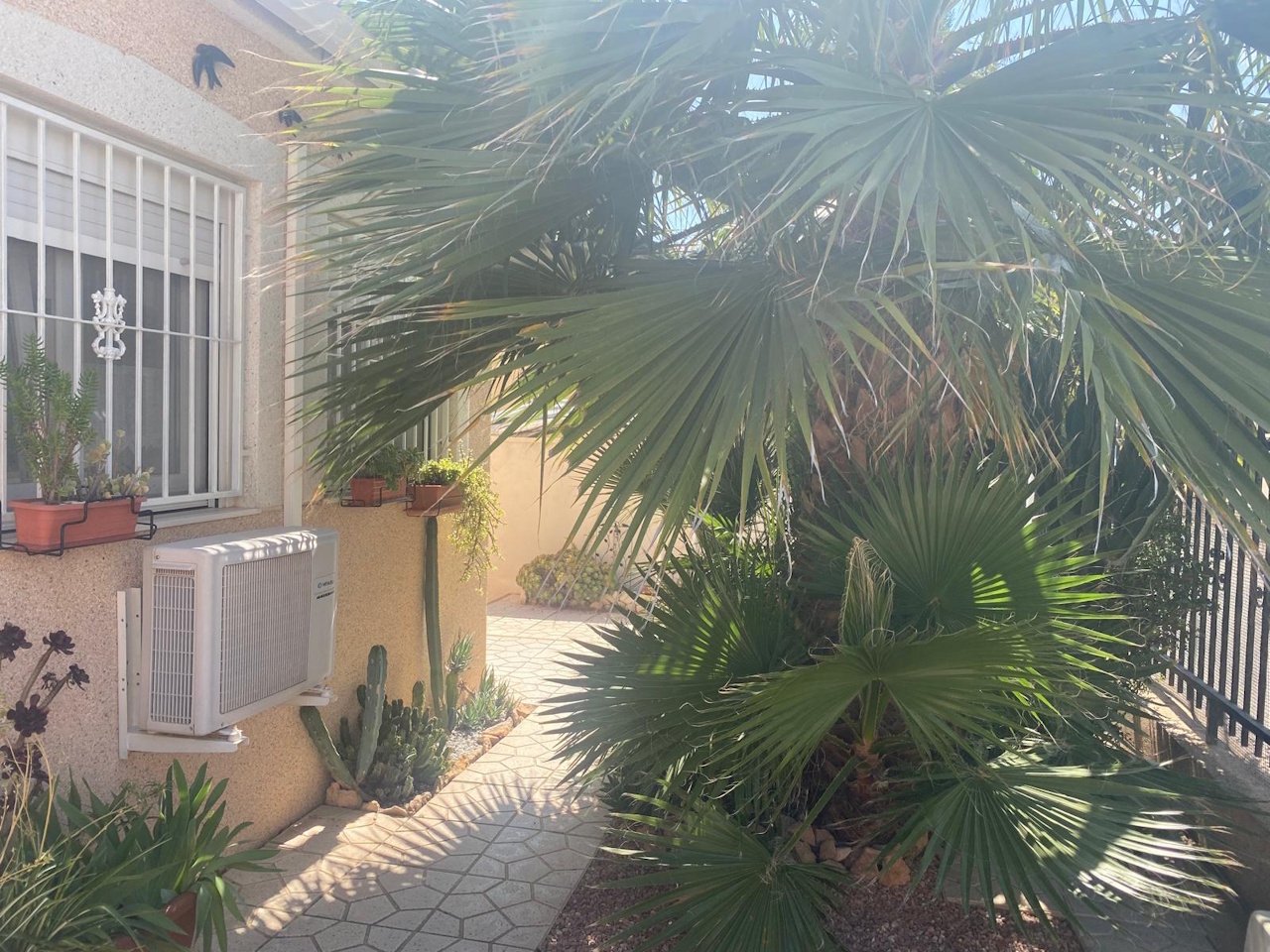 3 bedroom, 1 bathroom Villa with roof terrace and carport in a quiet location