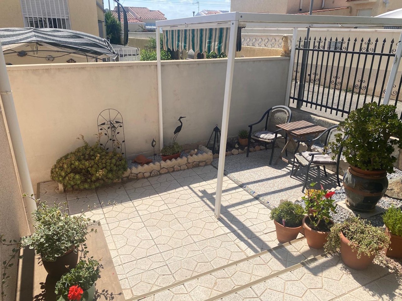 3 bedroom, 1 bathroom Villa with roof terrace and carport in a quiet location