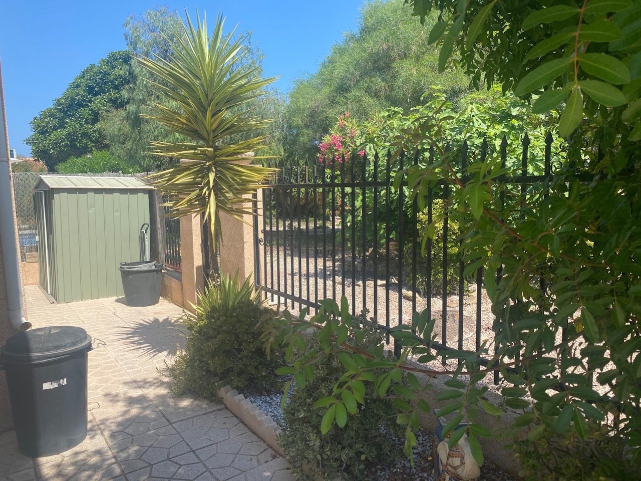 3 bedroom, 1 bathroom Villa with roof terrace and carport in a quiet location