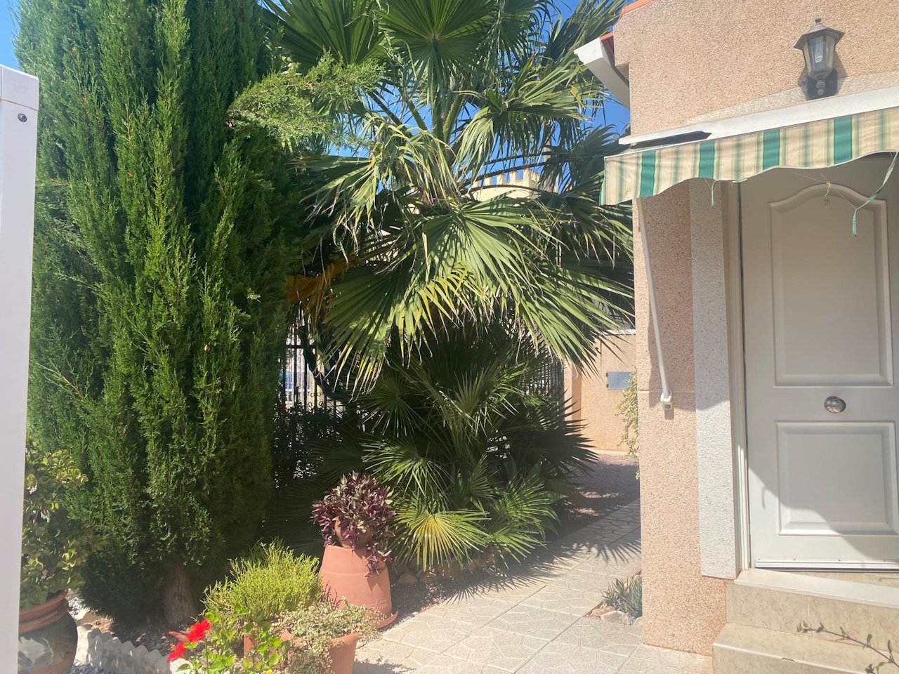 3 bedroom, 1 bathroom Villa with roof terrace and carport in a quiet location