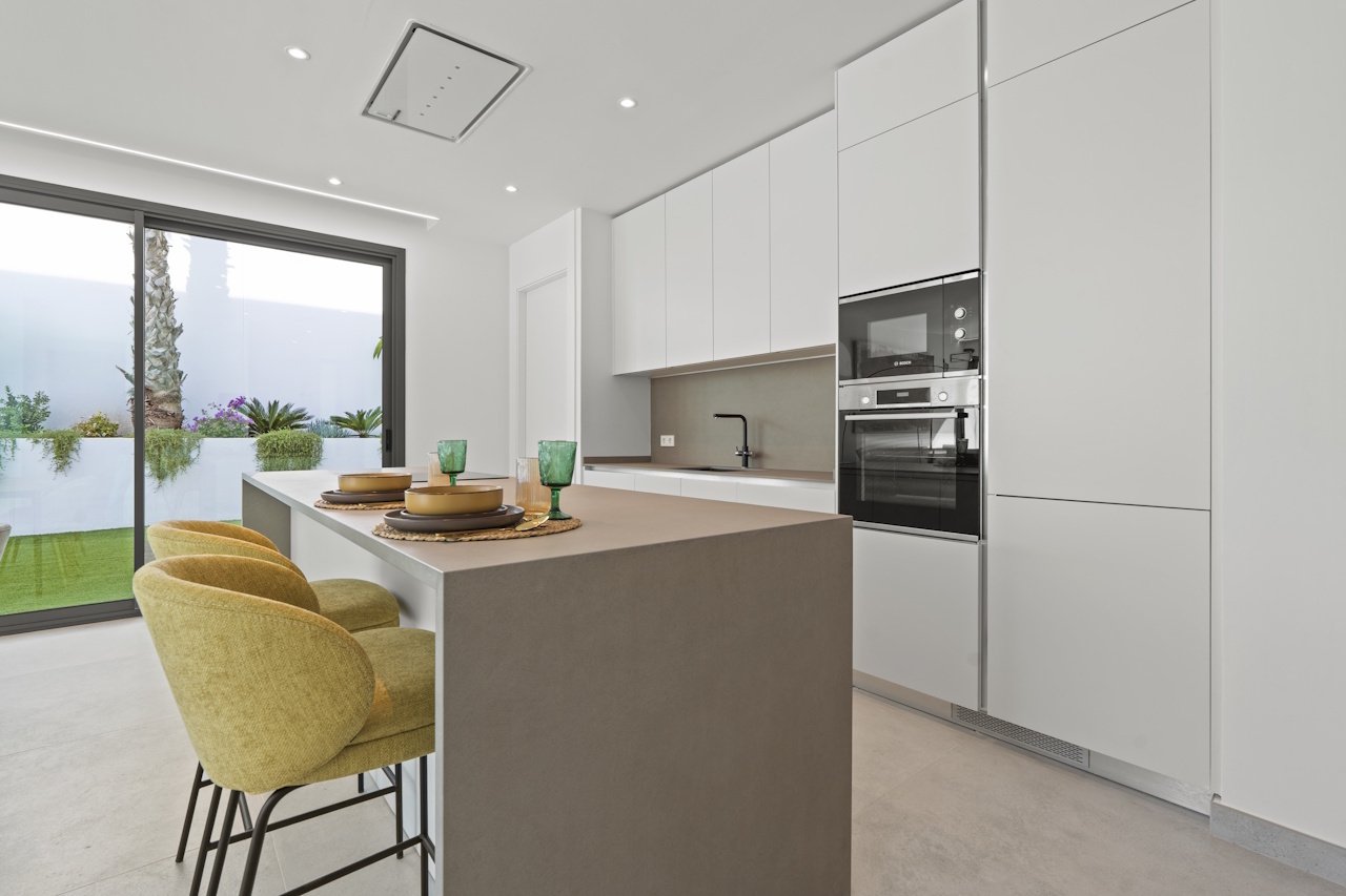 Luxury villas with 3 bedrooms, 2-3 bathrooms, underfloor heating, air conditioning and private pool in one of Benidorm’s most sought-after areas