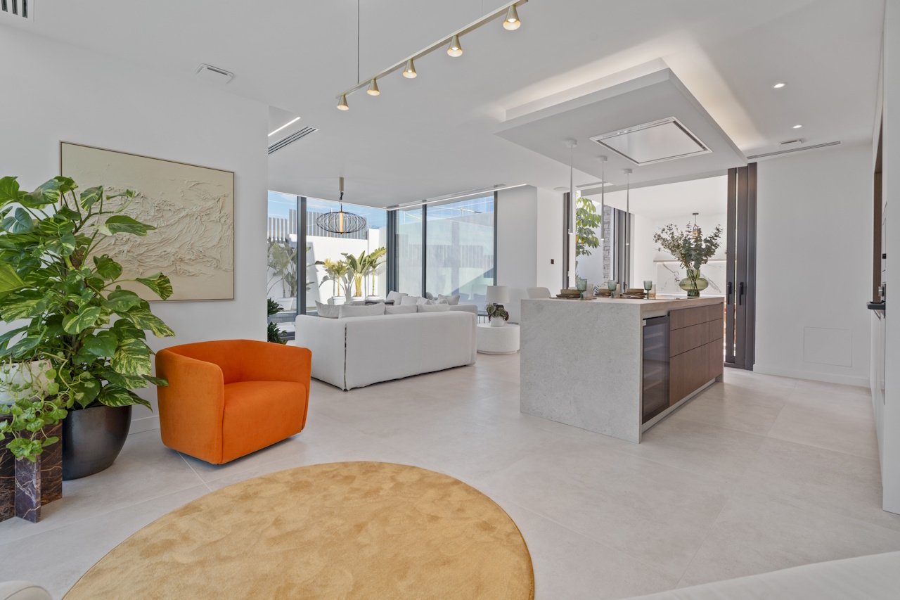 Luxury villas with 4 bedrooms, 4 bathrooms, underfloor heating, air conditioning and private pool in one of Benidorm’s most sought-after areas