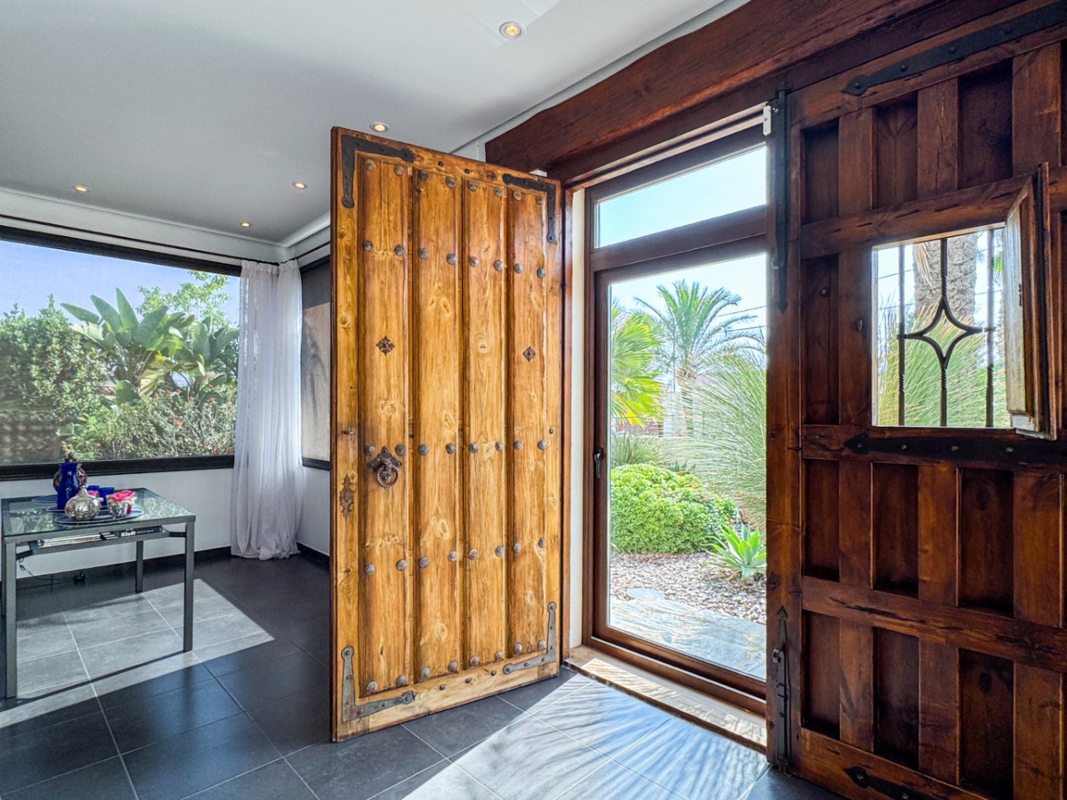 Spacious Villa just steps from the heart of Albir and just 920 meters from the beach,