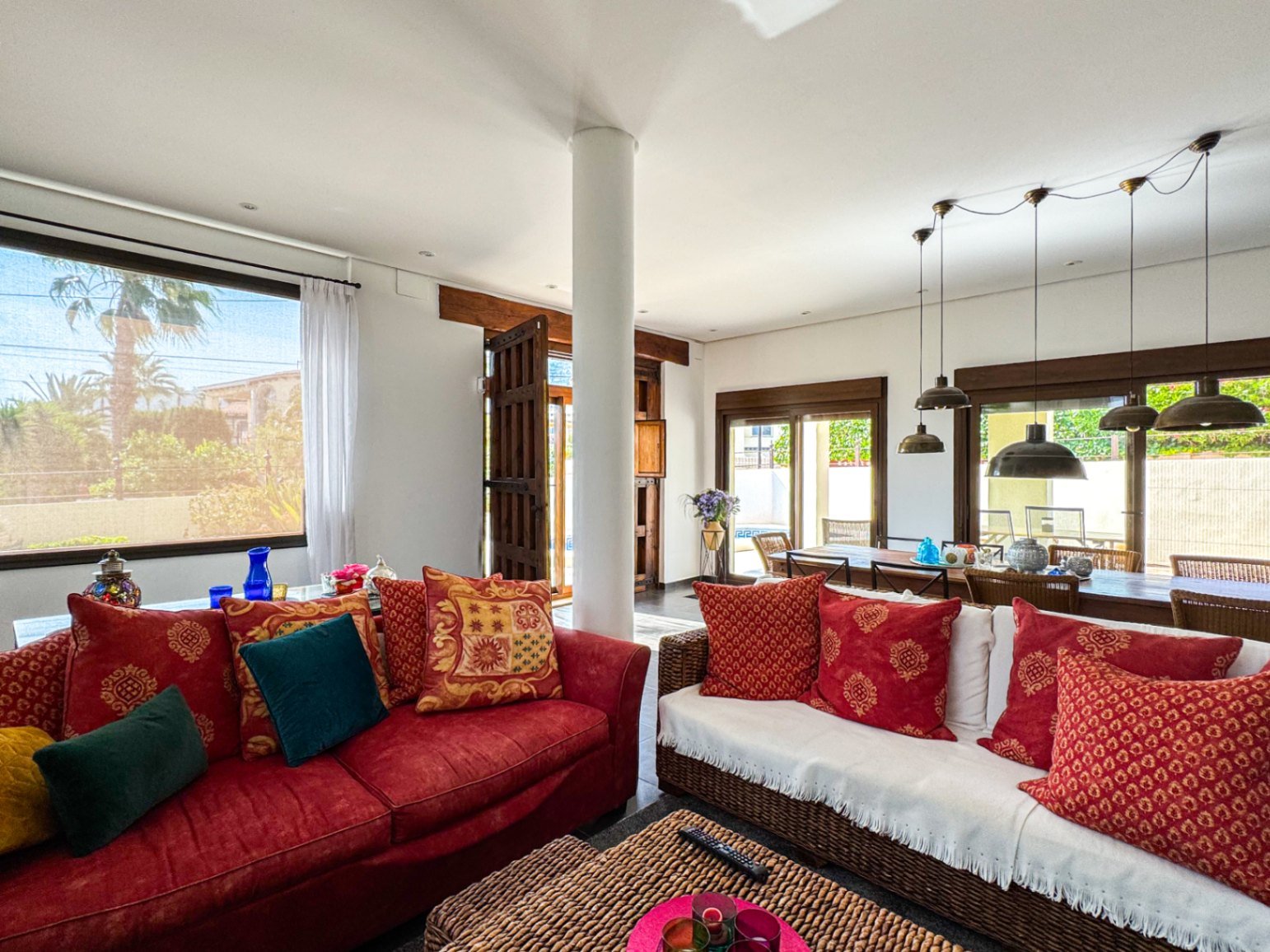 Spacious Villa just steps from the heart of Albir and just 920 meters from the beach,