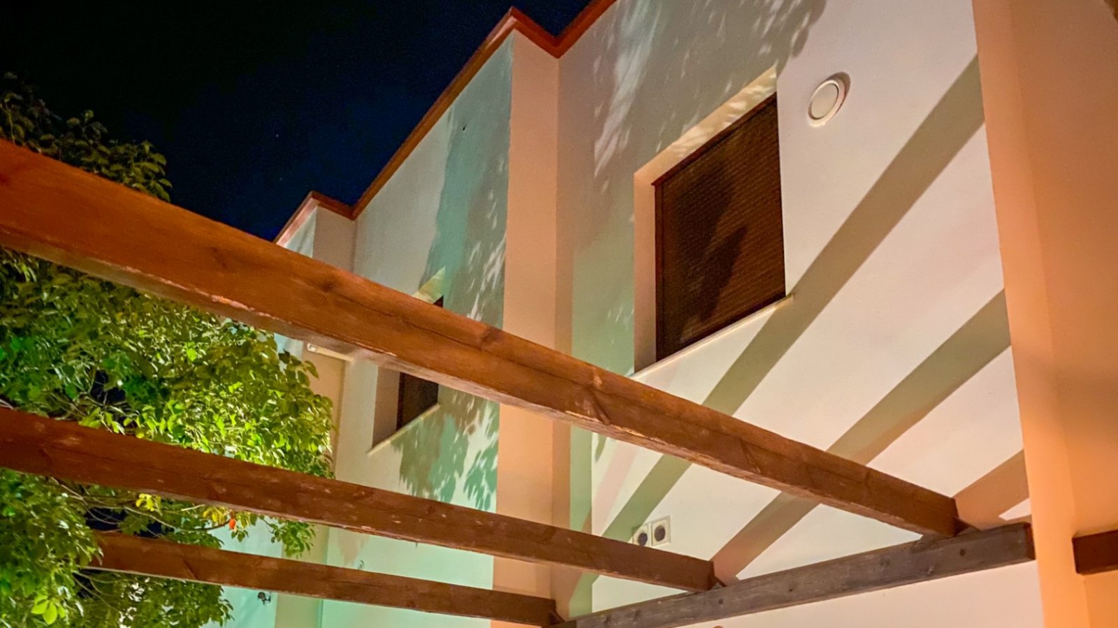 Spacious Villa just steps from the heart of Albir and just 920 meters from the beach,