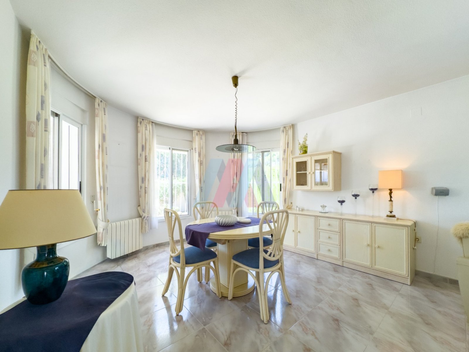 Single-storey villa with 3 bedrooms, 1 bathroom, garage and private swimming pool in Barranco Hondo