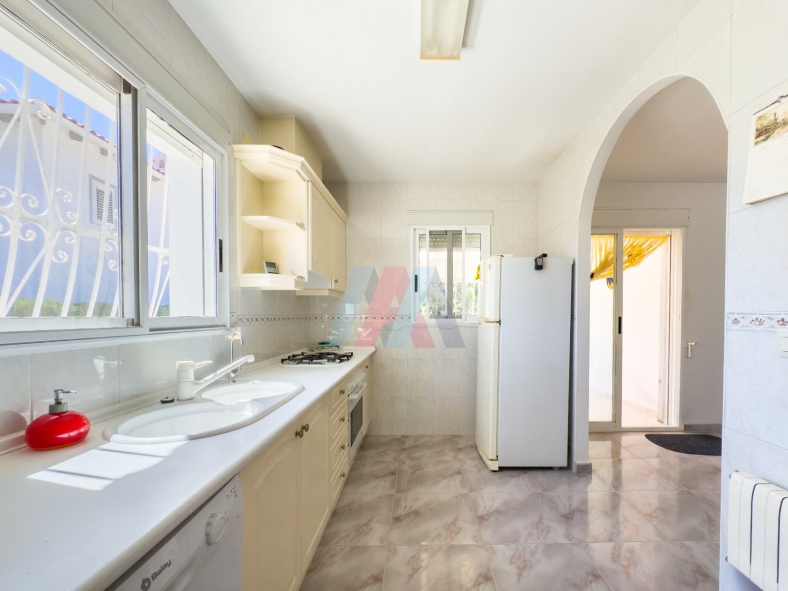Single-storey villa with 3 bedrooms, 1 bathroom, garage and private swimming pool in Barranco Hondo