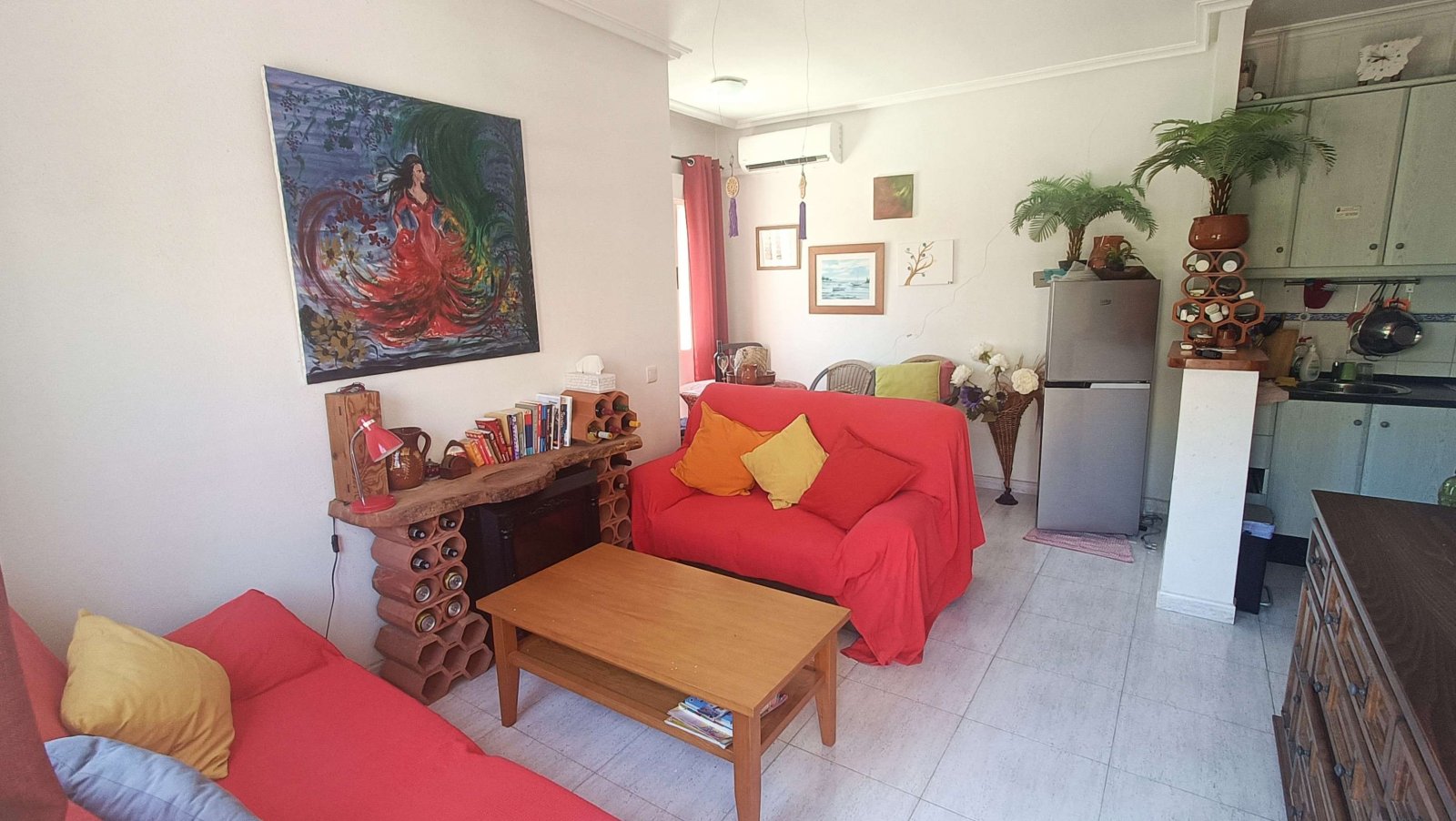 Beautiful quad with 2 bedrooms, 2 bathrooms, a guest area in the basement, a roof terrace and a communal swimming pool