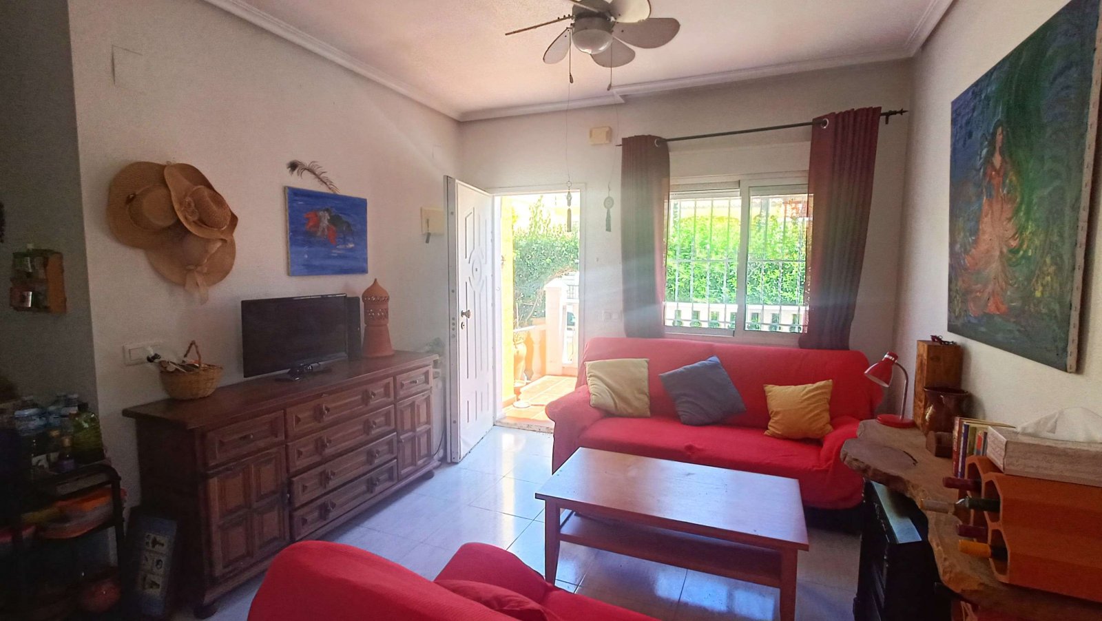 Beautiful quad with 2 bedrooms, 2 bathrooms, a guest area in the basement, a roof terrace and a communal swimming pool