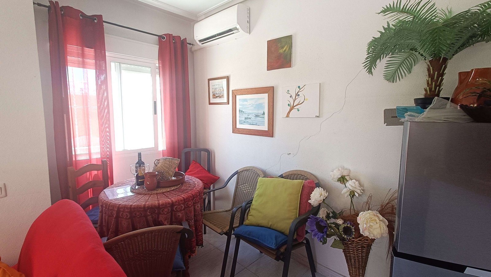 Beautiful quad with 2 bedrooms, 2 bathrooms, a guest area in the basement, a roof terrace and a communal swimming pool