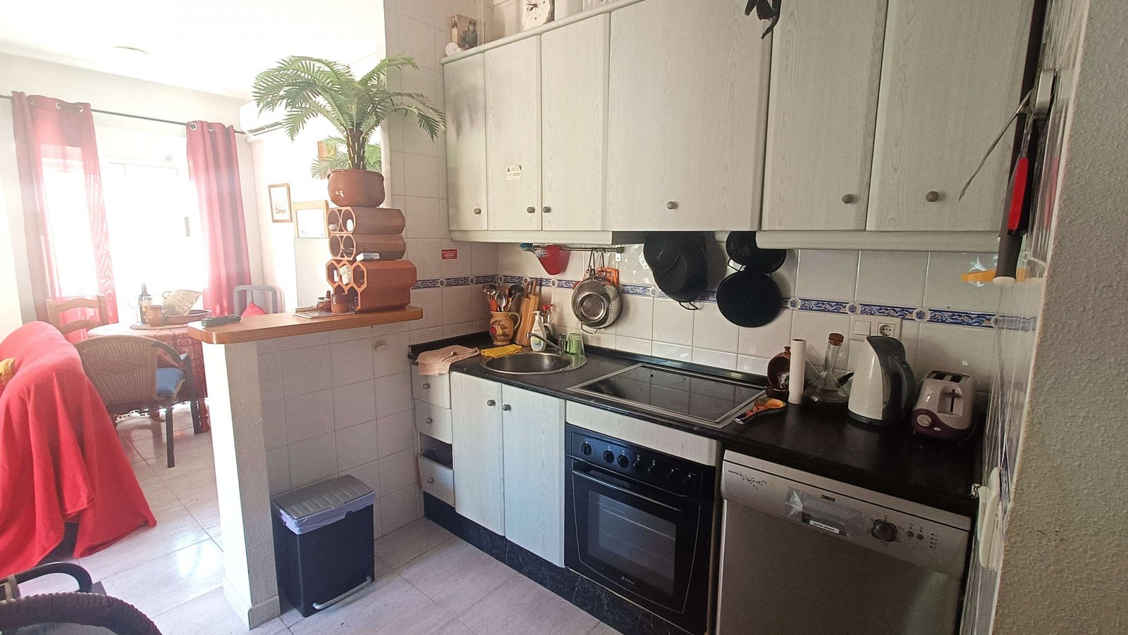Beautiful quad with 2 bedrooms, 2 bathrooms, a guest area in the basement, a roof terrace and a communal swimming pool