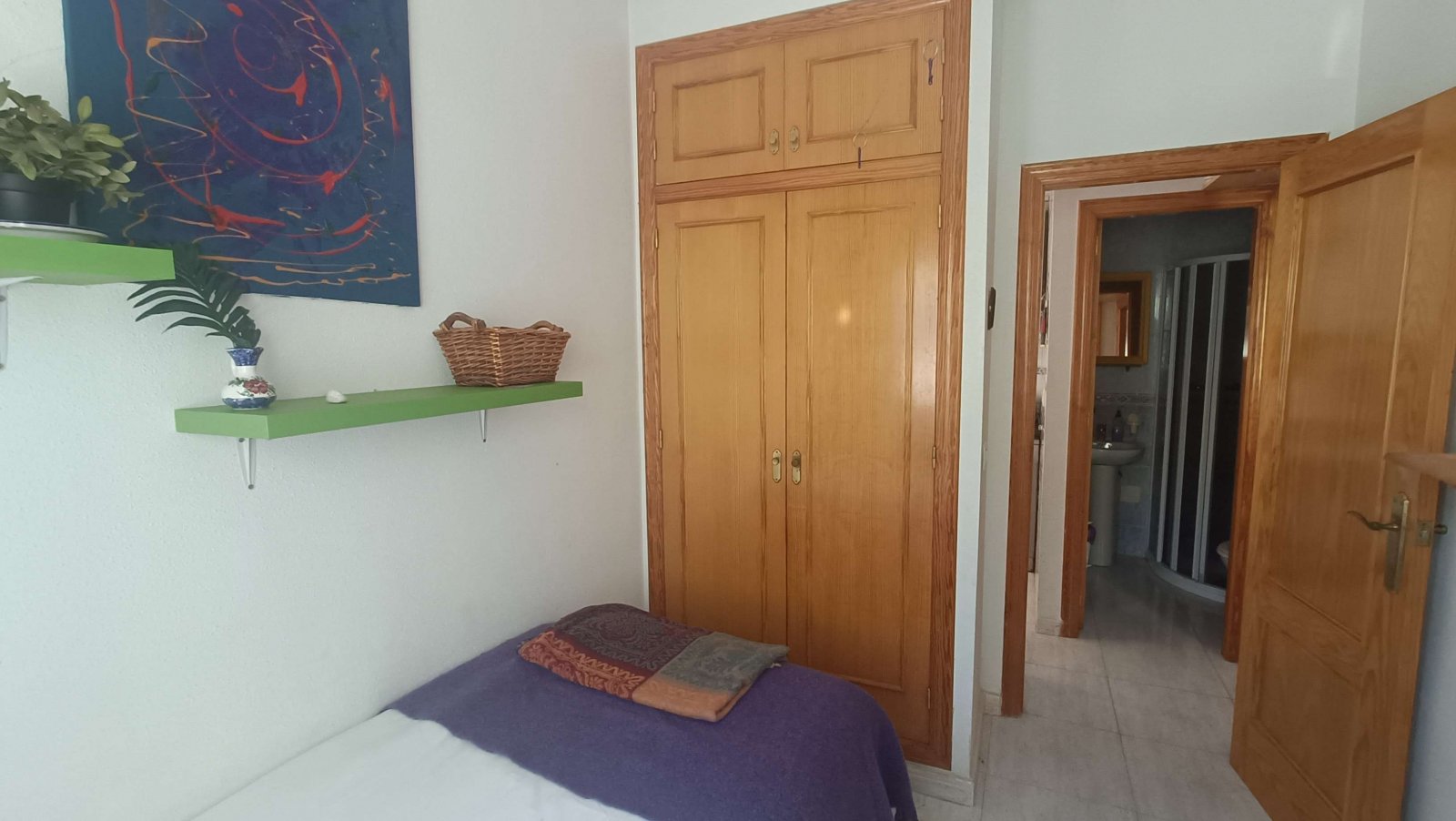 Beautiful quad with 2 bedrooms, 2 bathrooms, a guest area in the basement, a roof terrace and a communal swimming pool