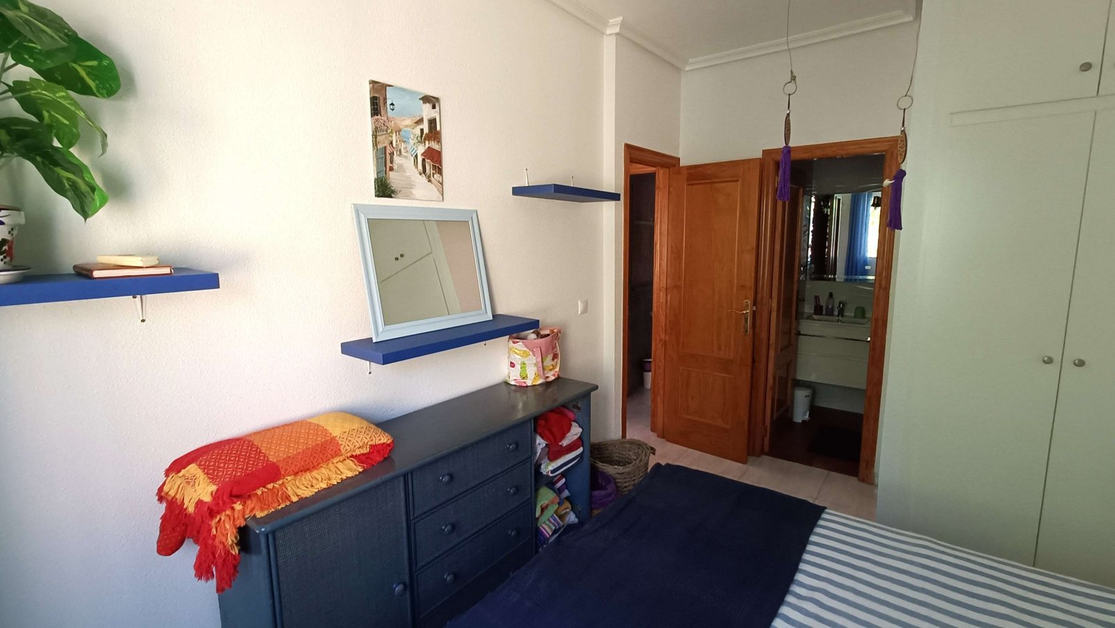 Beautiful quad with 2 bedrooms, 2 bathrooms, a guest area in the basement, a roof terrace and a communal swimming pool