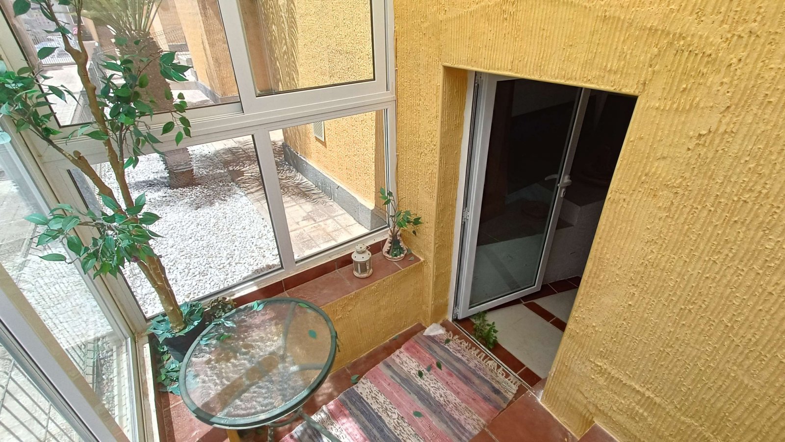 Beautiful quad with 2 bedrooms, 2 bathrooms, a guest area in the basement, a roof terrace and a communal swimming pool