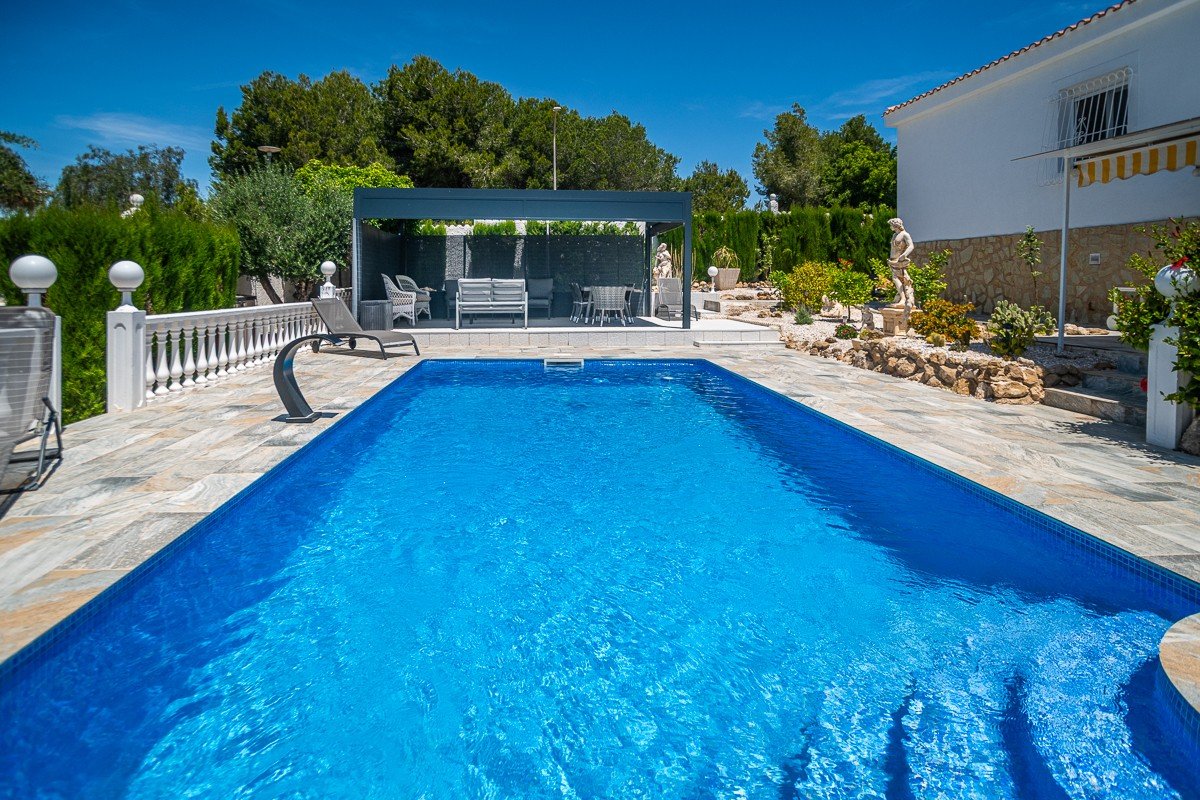 Exclusive Andalusian Villa with Private Pool in La Marina - Luxury living under the Spanish sun