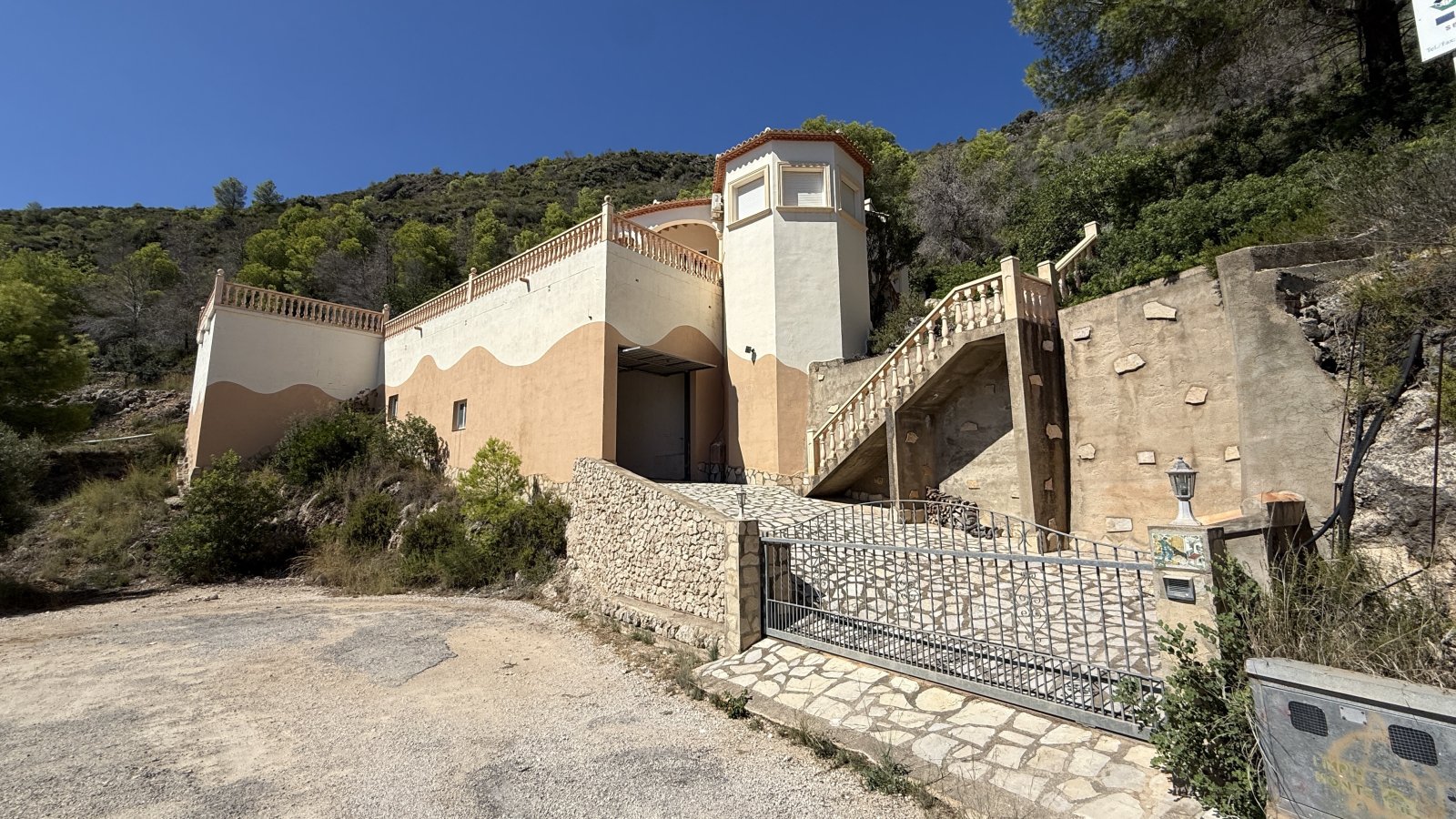2-Bedroom Villa with Pool in Pego, Quiet and Nature-Filled Location on Monte Mostalla