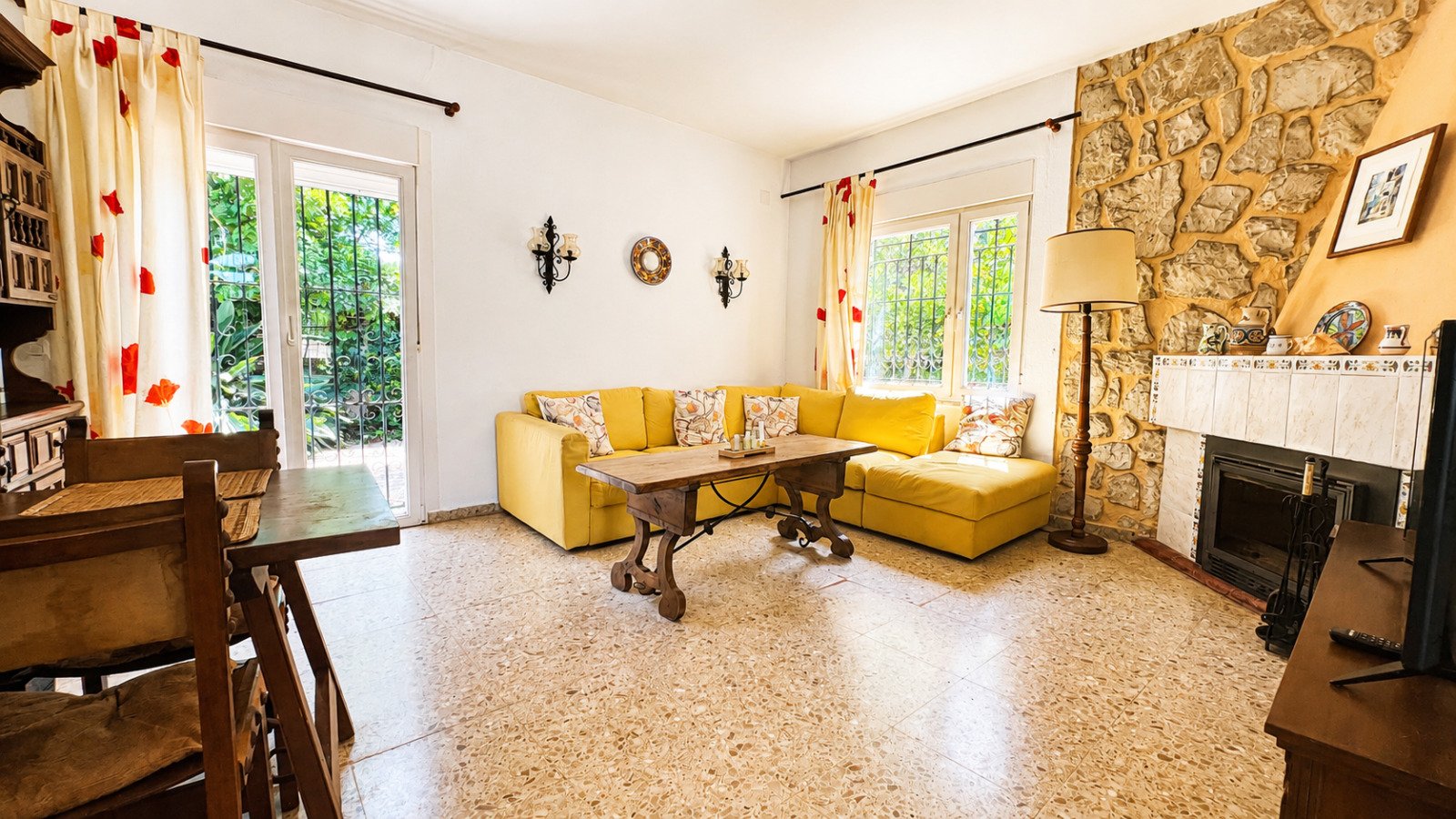 Cosy 2-bedroom finca near the beach with a lovely garden