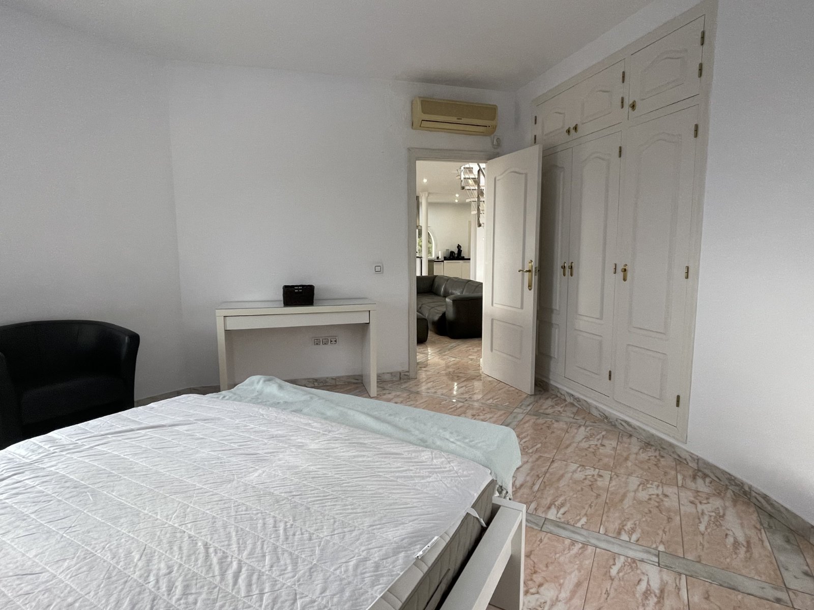 Exclusive villa, splitted in two apartments, with private pool and sea views