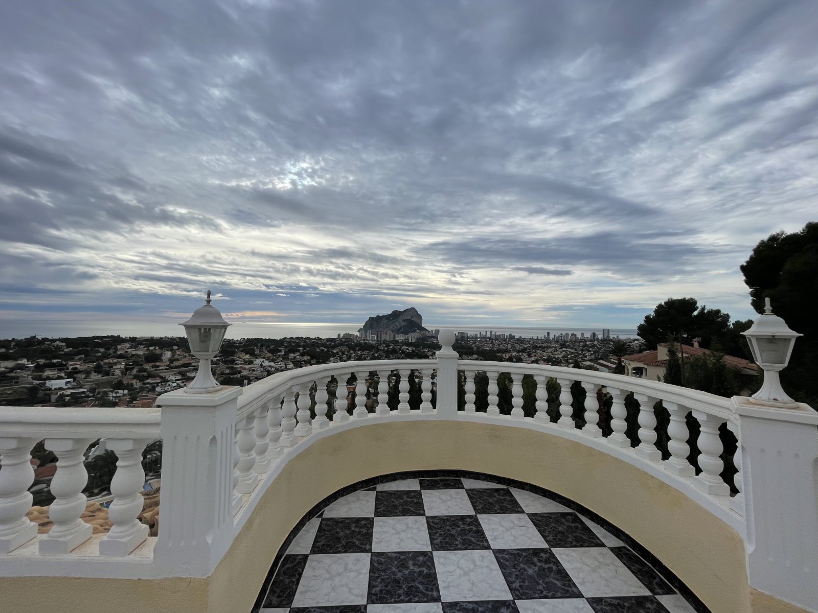 Exclusive villa, splitted in two apartments, with private pool and sea views