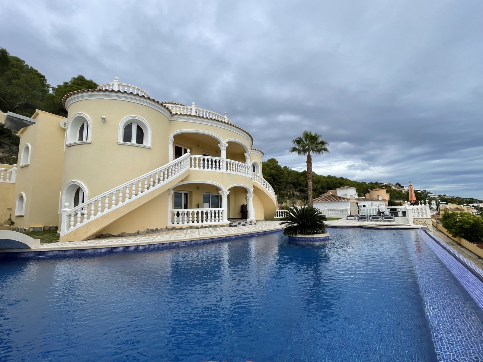 Exclusive villa, splitted in two apartments, with private pool and sea views
